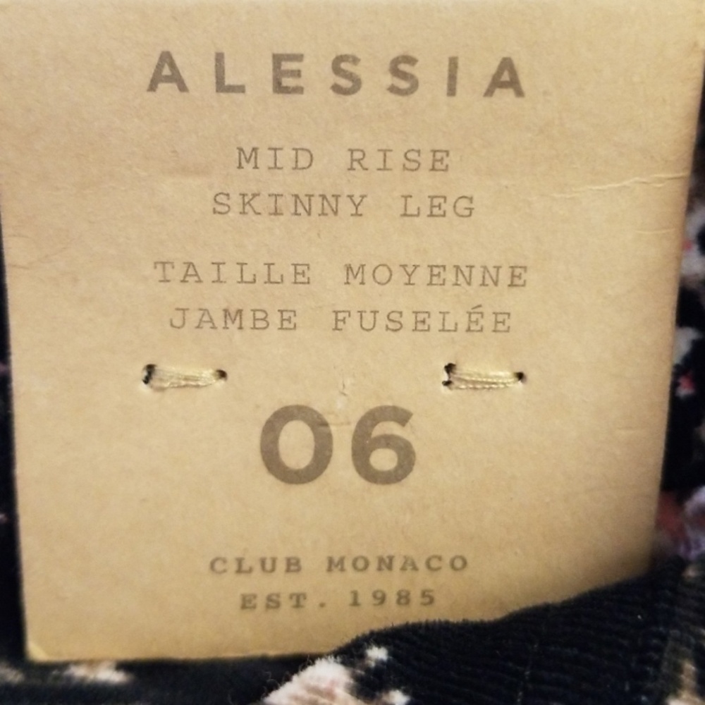 Club Monaco - Picture 6 of 6